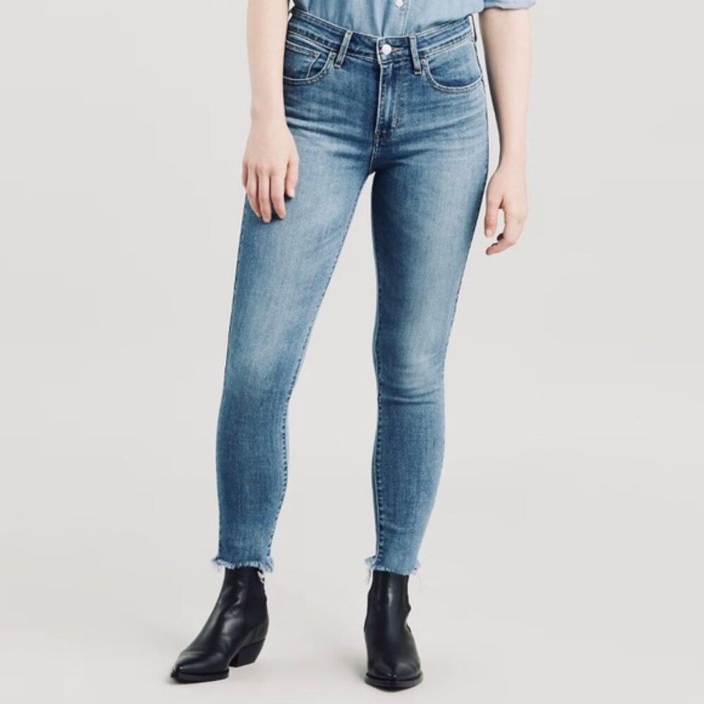 Levi’s 721 HIGH RISE SKINNY WOMEN'S jeans Size 29, raw hem, super flattering!